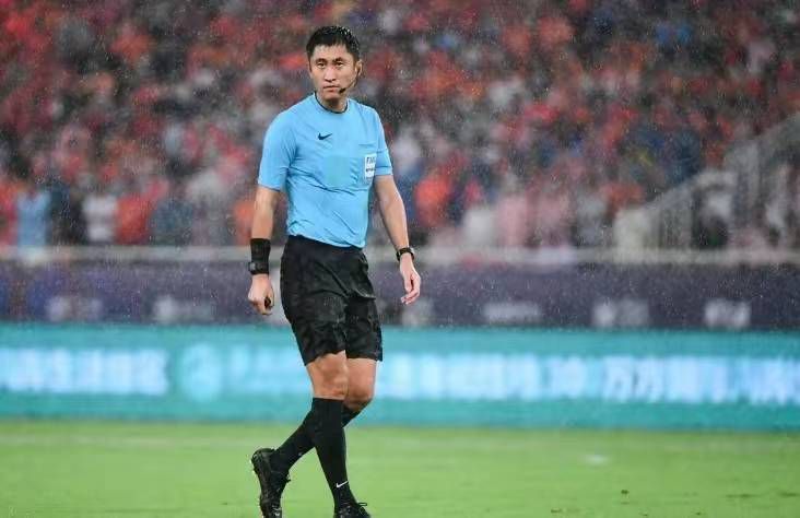 “我被绑在一个连环杀手的地下室里。