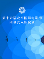 当然，买了票的观众除了能够和主角们共同踏上一段青春爱情之旅，还可以解锁甘孜的草原、湖泊、雪山等美景，跟着电影去旅行，一举两得！